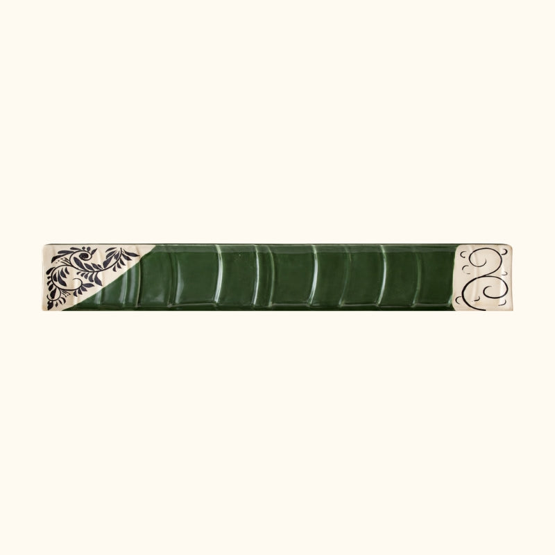Japanese ceramic flower plate sushi with green leaf texture and traditional floral motifs on edges